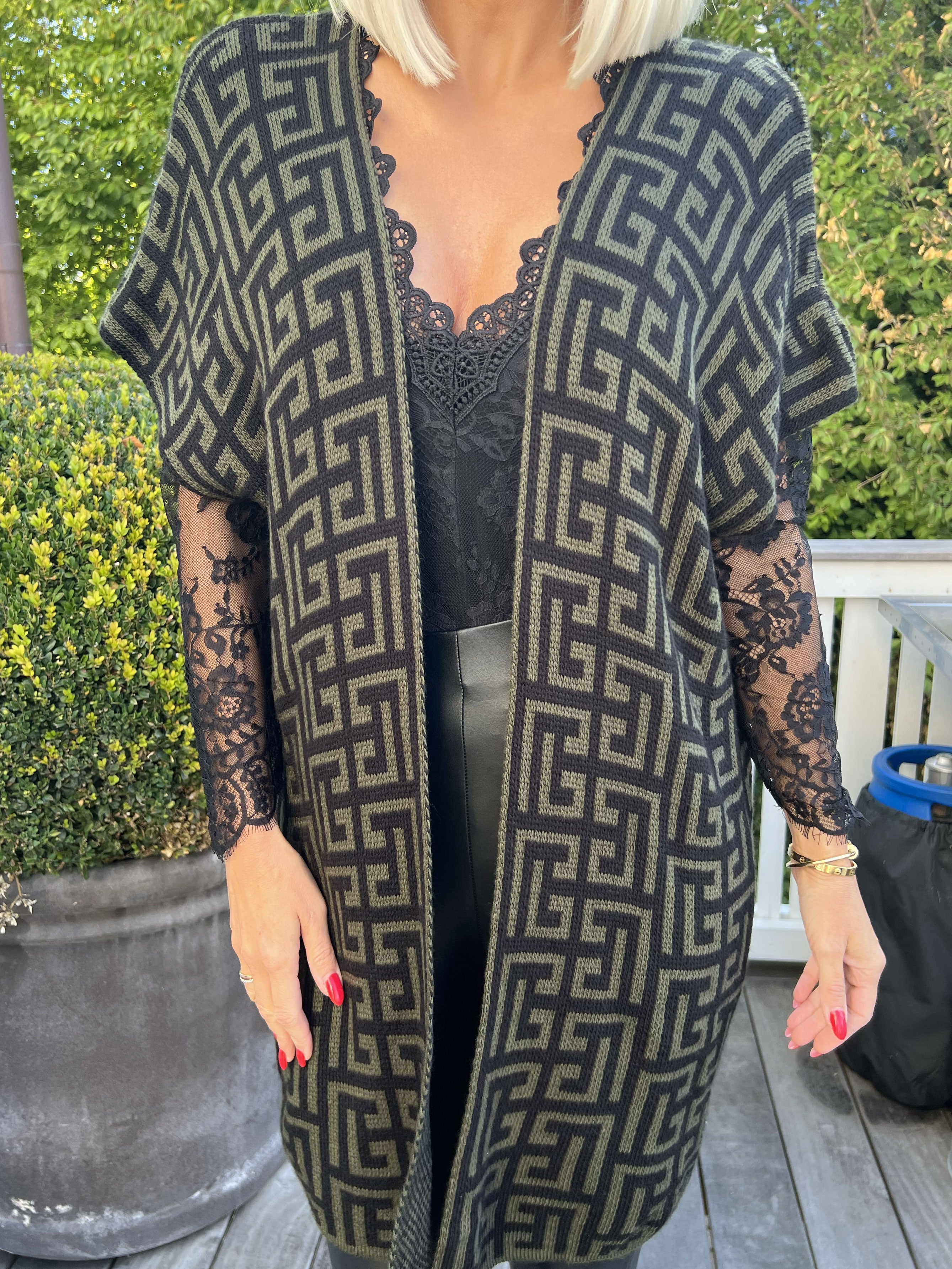 Tilly Pattern - Stickad kofta utan ärmar